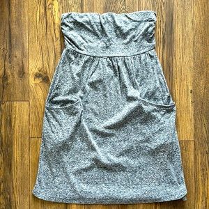 Strapless express dress with pockets